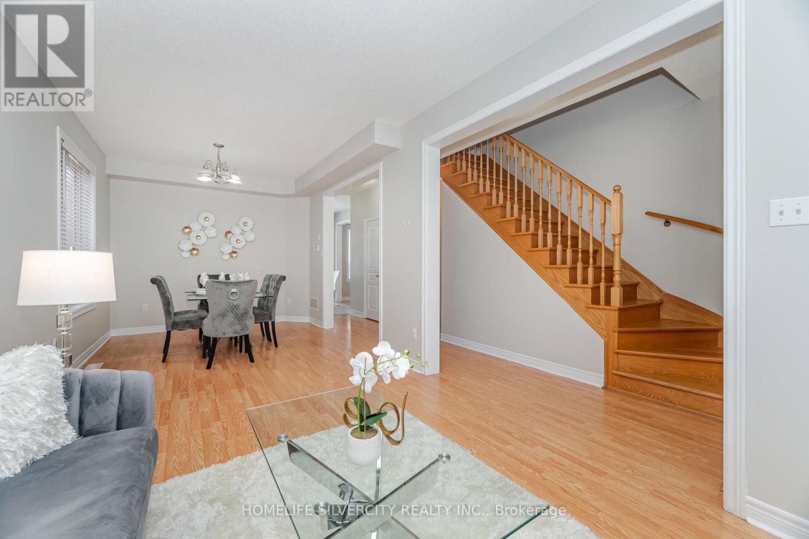 105 Aylesbury Drive, Brampton, Ontario L7A 0W6 - Photo 8 - W12617450