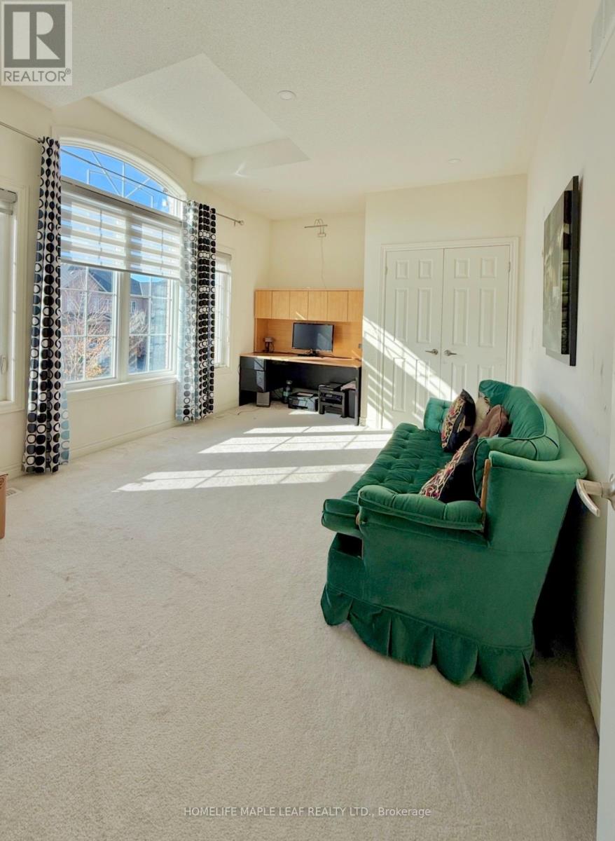 Upper - 385 Royal West Drive, Brampton, Ontario  L6X 5J9 - Photo 8 - W12617488