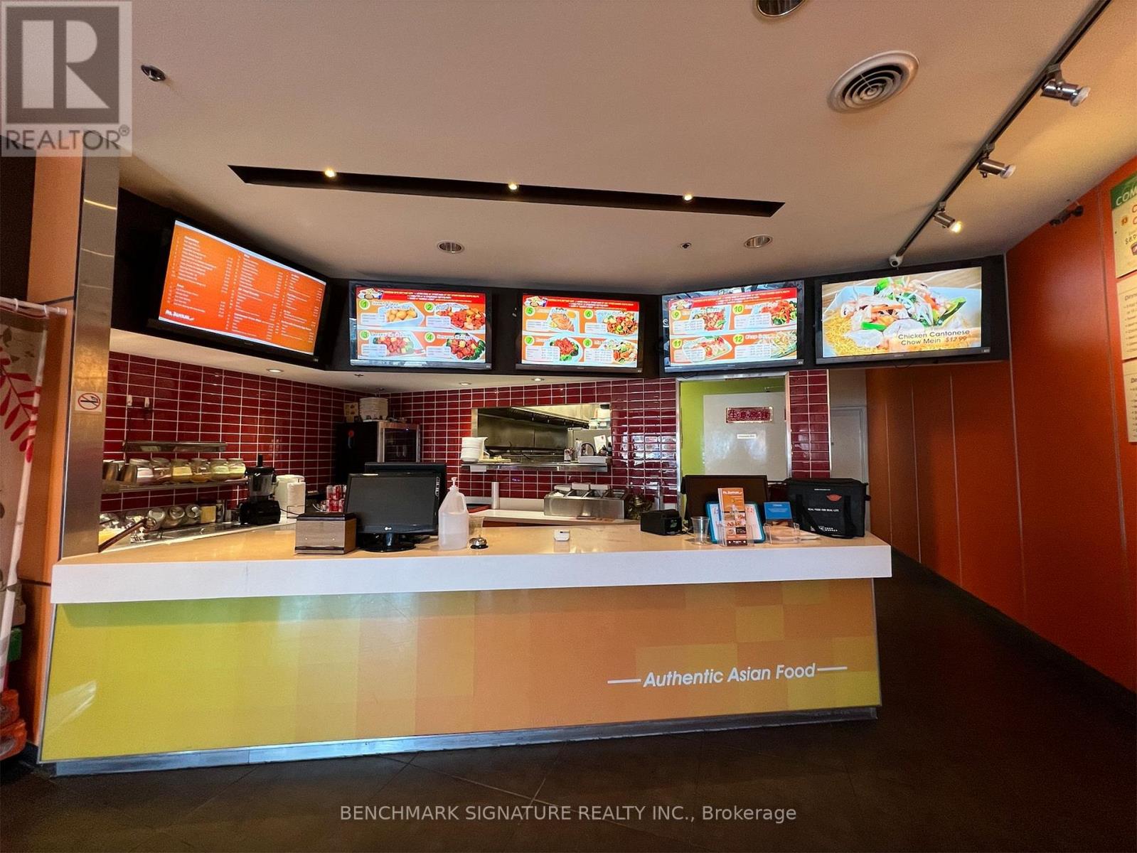 103 - 50 Dundurn Street S, Hamilton, Ontario  L8P 4W3 - Photo 2 - X12617452