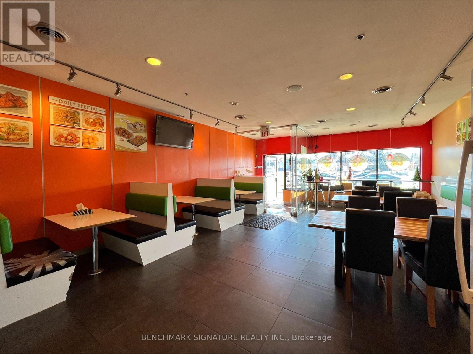 103 - 50 Dundurn Street S, Hamilton, Ontario  L8P 4W3 - Photo 3 - X12617452