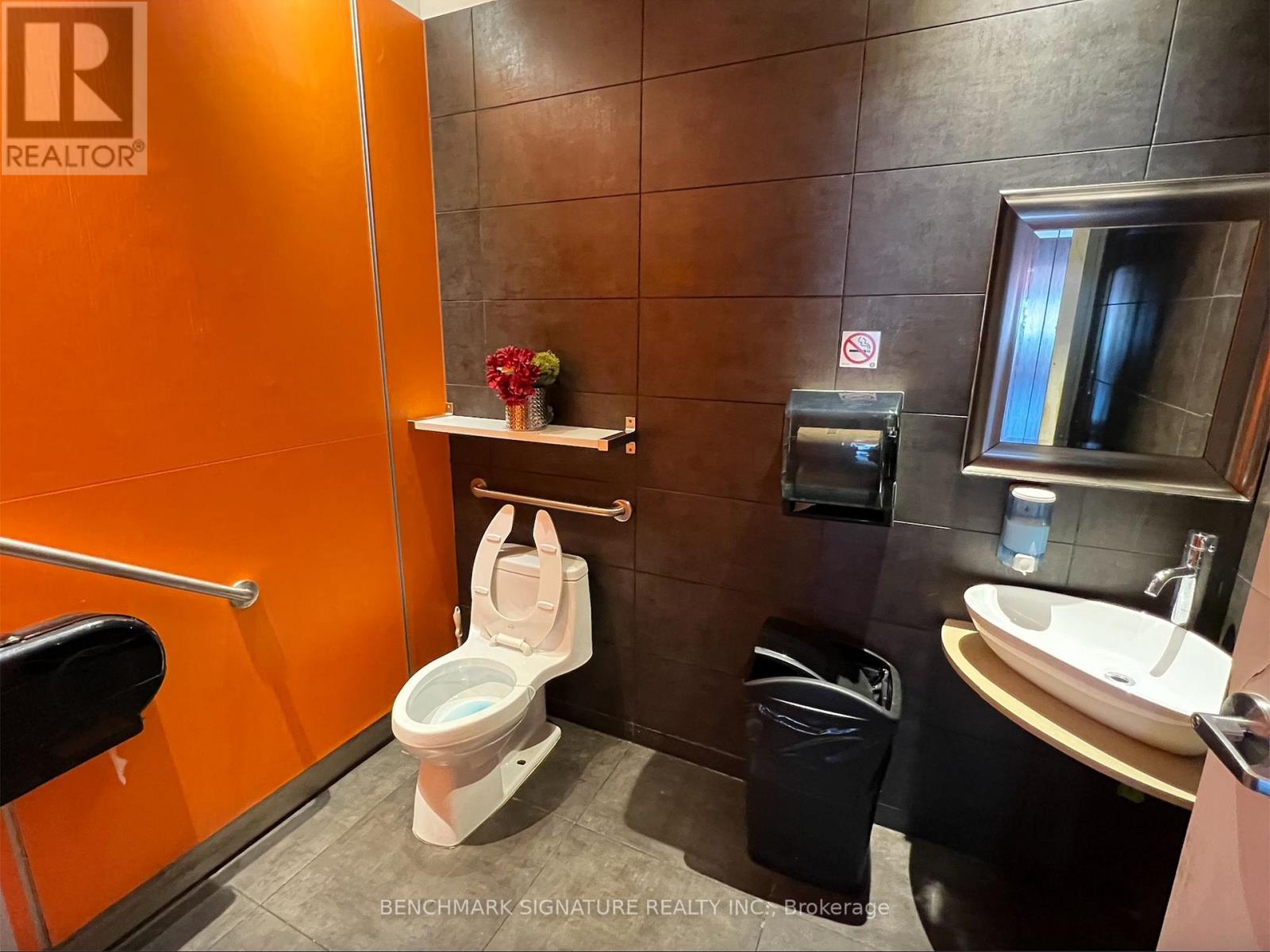 103 - 50 Dundurn Street S, Hamilton, Ontario  L8P 4W3 - Photo 5 - X12617452