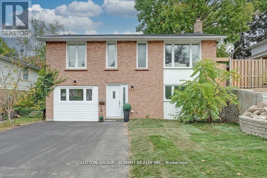 16 UPPER CANADA DRIVE, Kitchener, Ontario