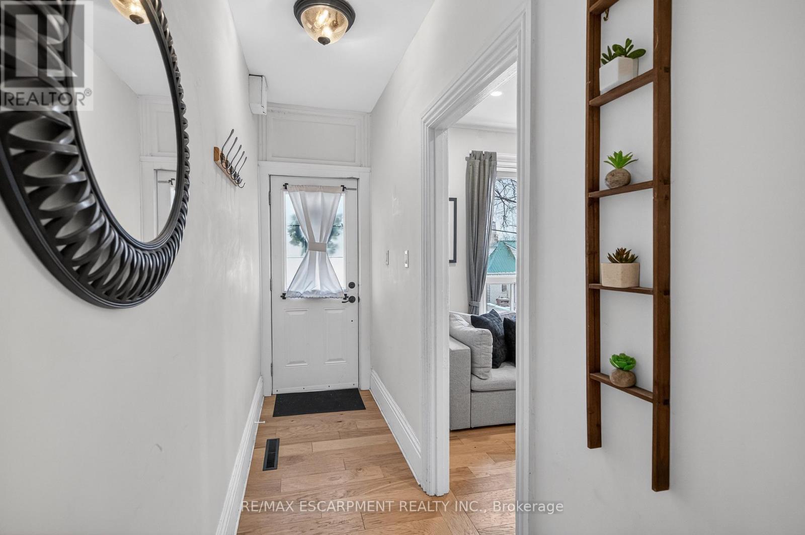 14 Lochearne Street, Hamilton, Ontario  L8R 1V8 - Photo 4 - X12617484