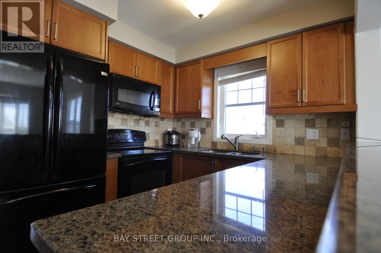 2266 Baronwood Drive, Oakville, Ontario  L6M 0G6 - Photo 2 - W12617508