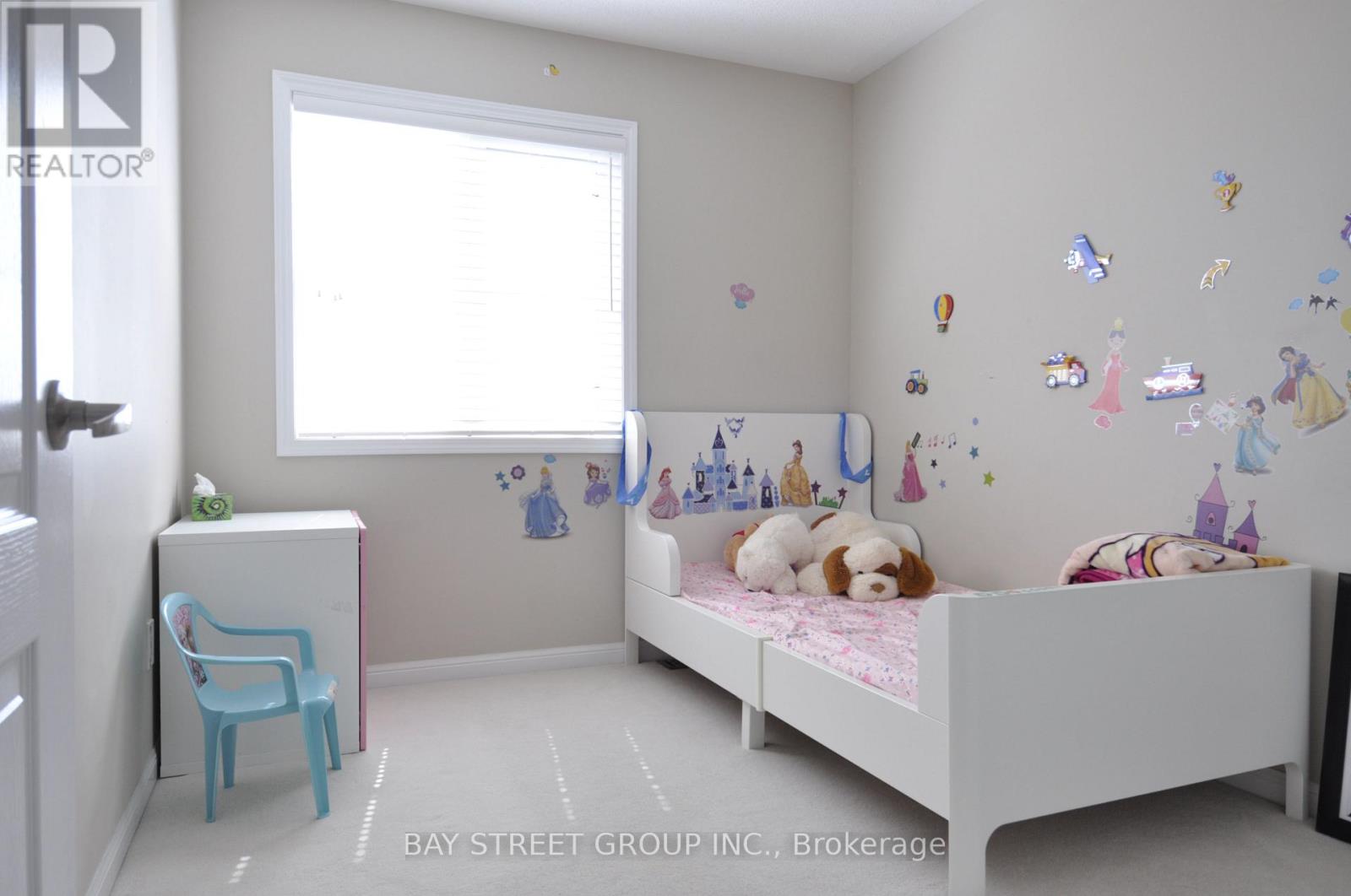 2266 Baronwood Drive, Oakville, Ontario  L6M 0G6 - Photo 6 - W12617508