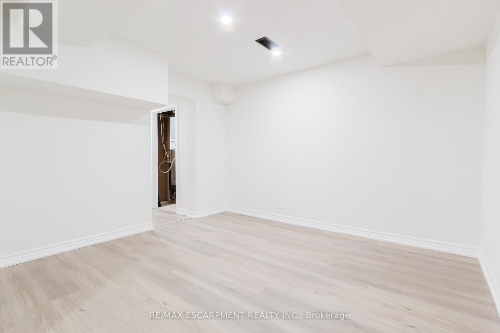 Lower - 211 Green Road, Hamilton, Ontario  L8K 2A4 - Photo 16 - X12617506