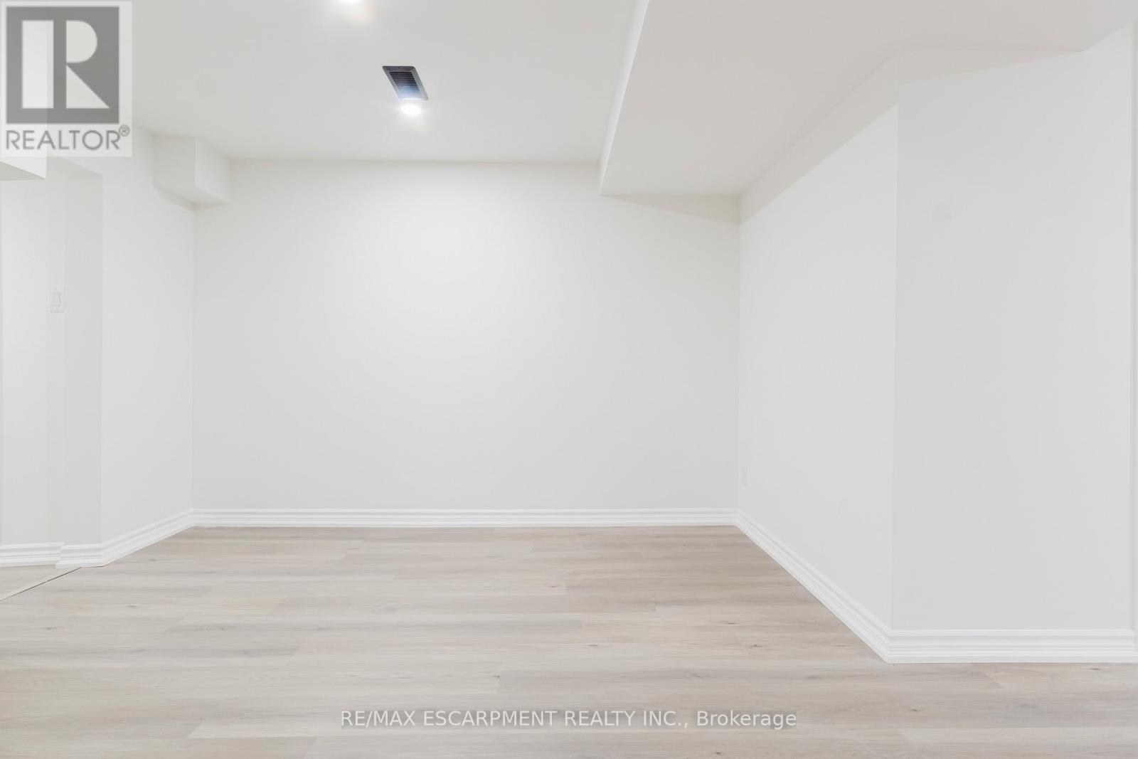 Lower - 211 Green Road, Hamilton, Ontario  L8K 2A4 - Photo 17 - X12617506