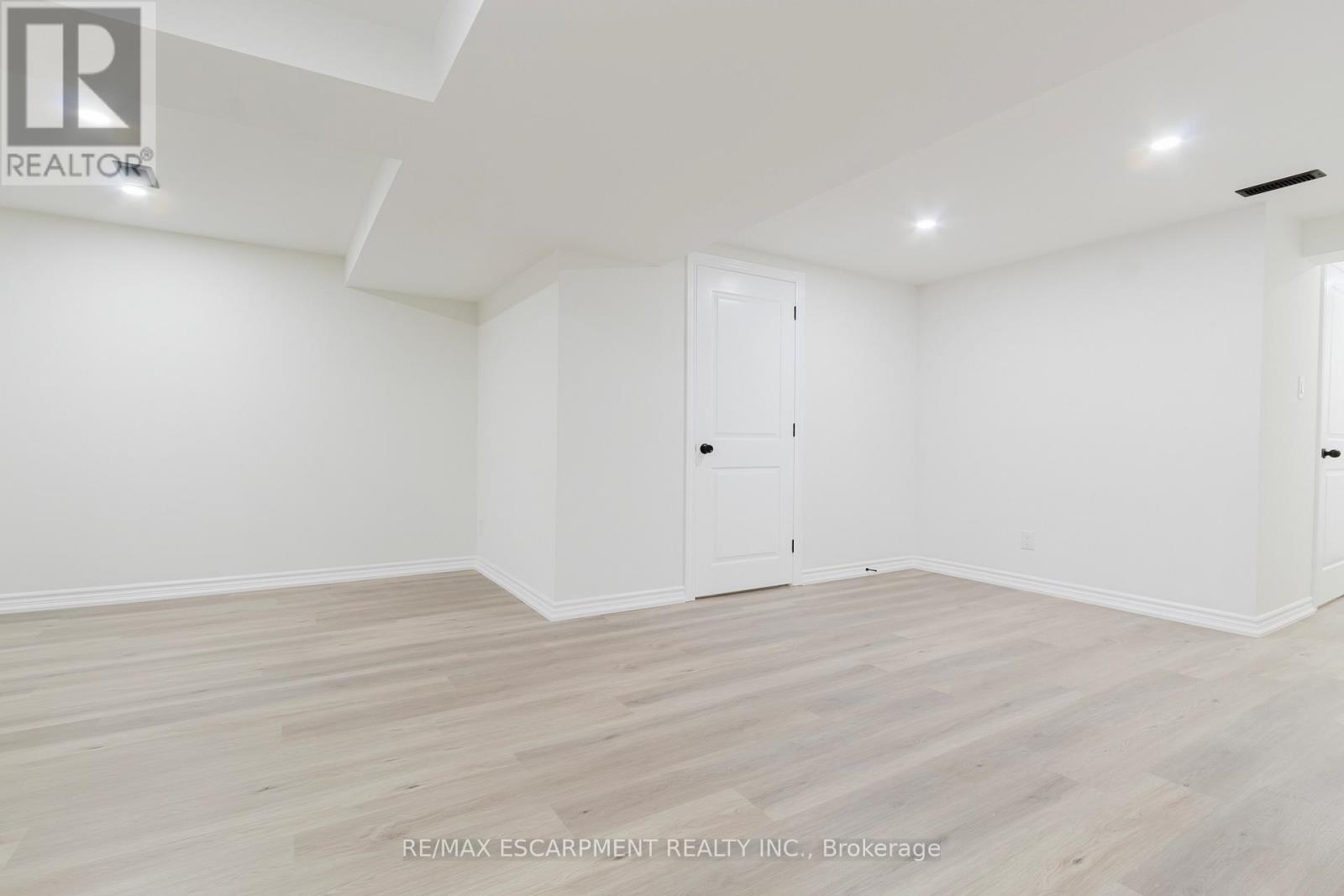 Lower - 211 Green Road, Hamilton, Ontario  L8K 2A4 - Photo 18 - X12617506