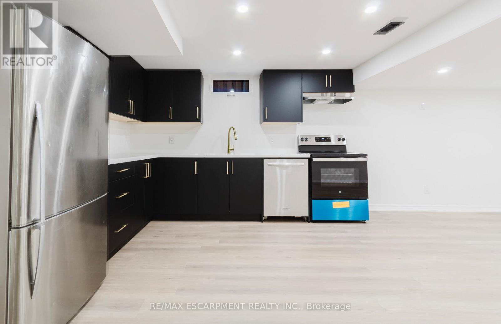 Lower - 211 Green Road, Hamilton, Ontario  L8K 2A4 - Photo 2 - X12617506