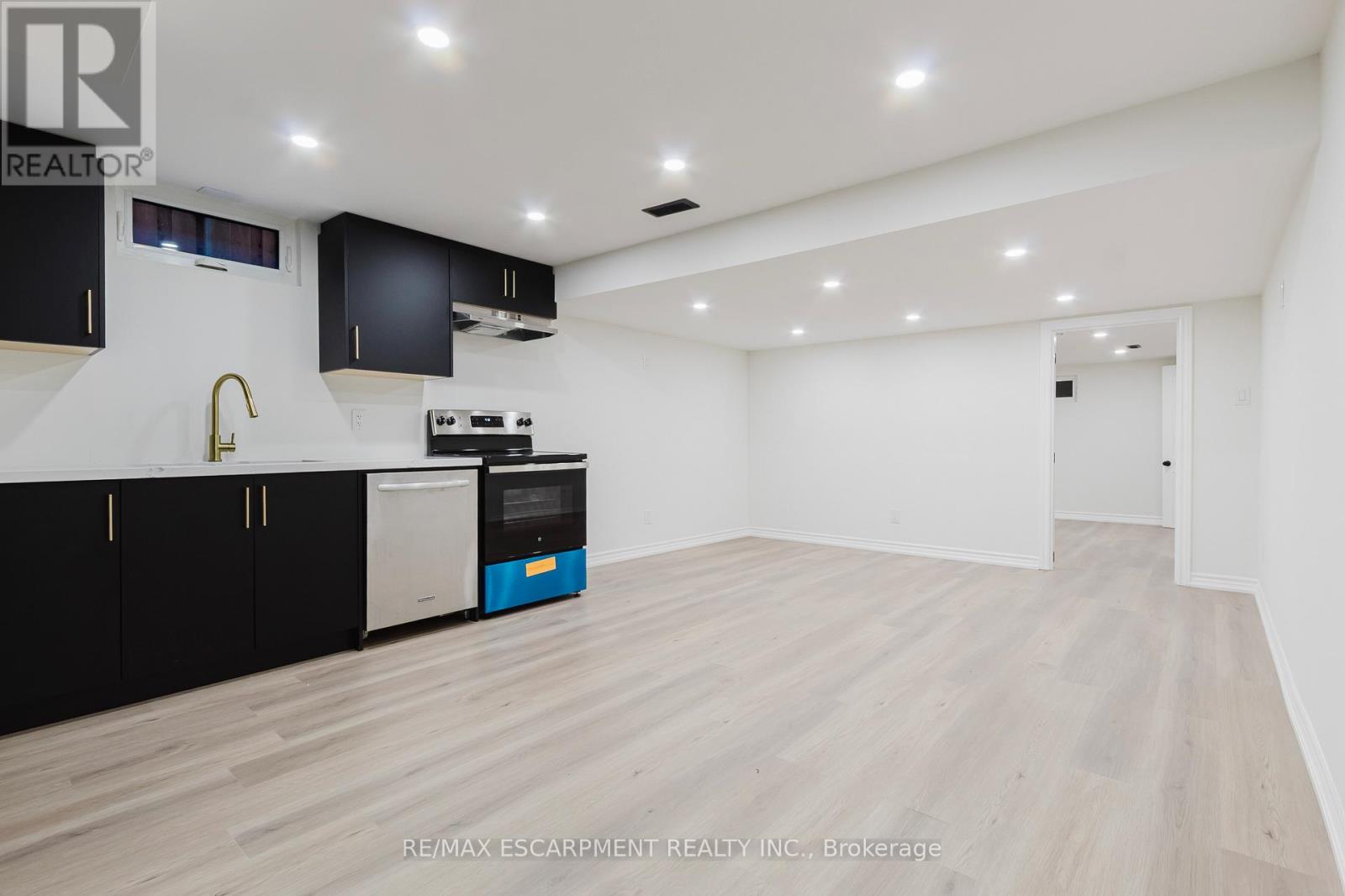 Lower - 211 Green Road, Hamilton, Ontario  L8K 2A4 - Photo 3 - X12617506