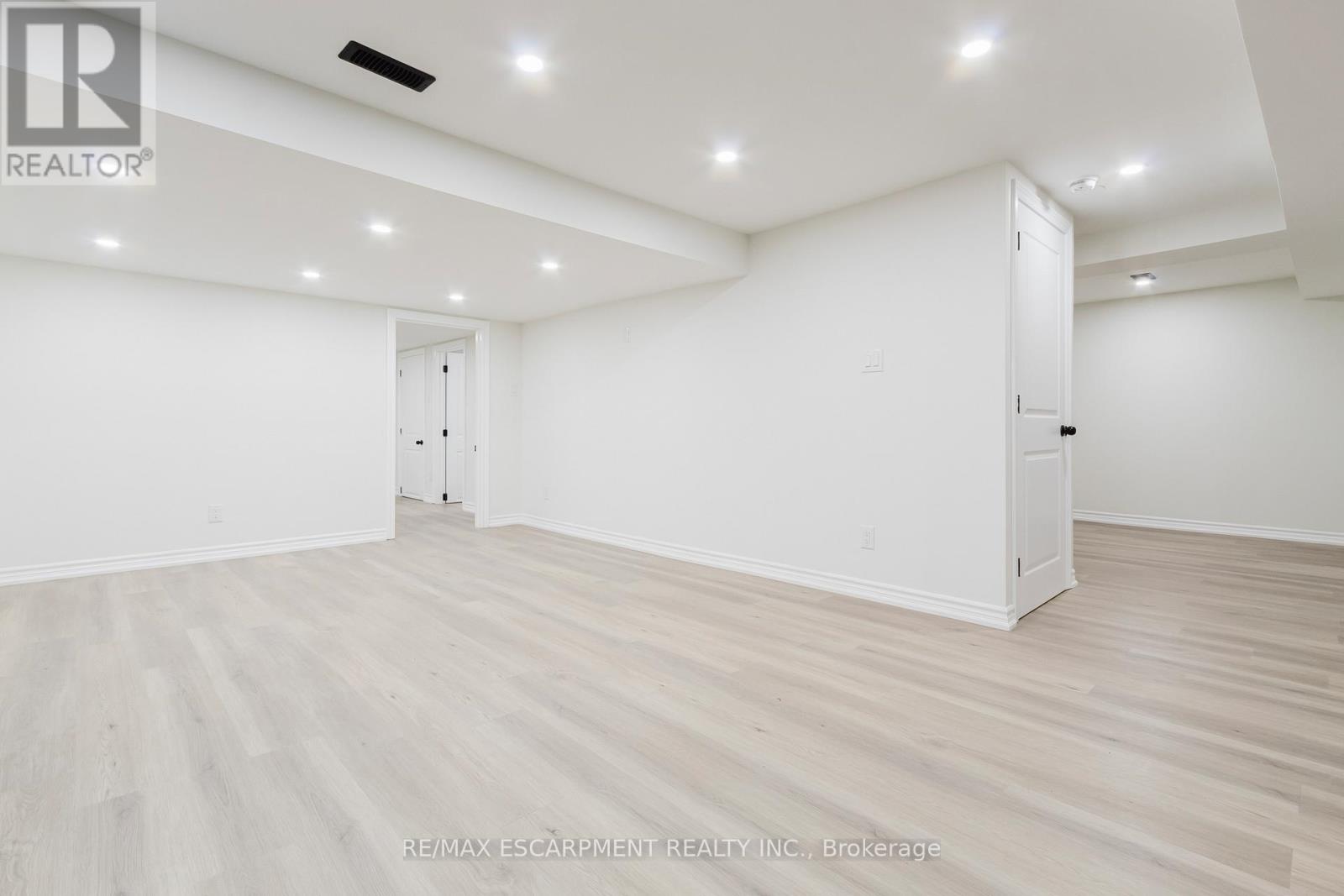 Lower - 211 Green Road, Hamilton, Ontario  L8K 2A4 - Photo 6 - X12617506