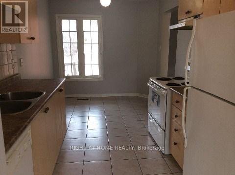 Upper And Main - 830 Avonshire Court, Mississauga, Ontario  L5V 2P2 - Photo 5 - W12565080