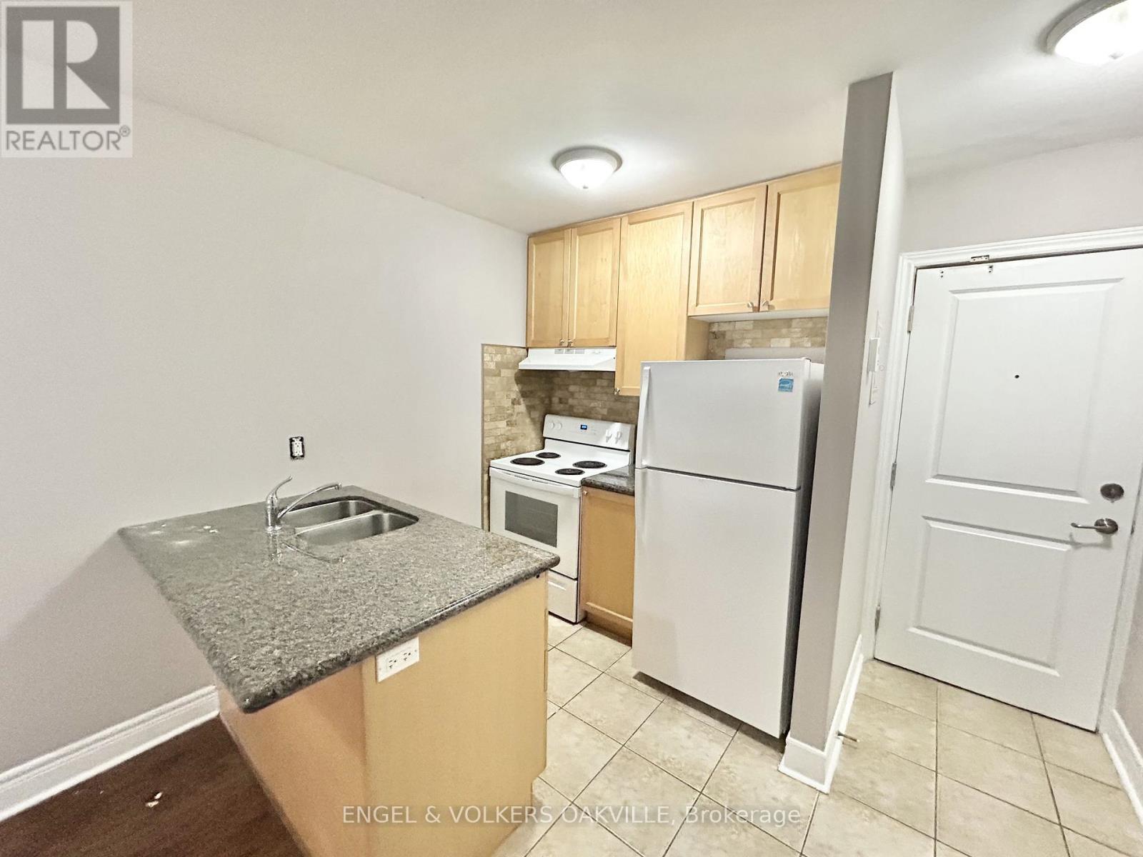 104 - 11 THIRTY THIRD STREET, Toronto, Ontario