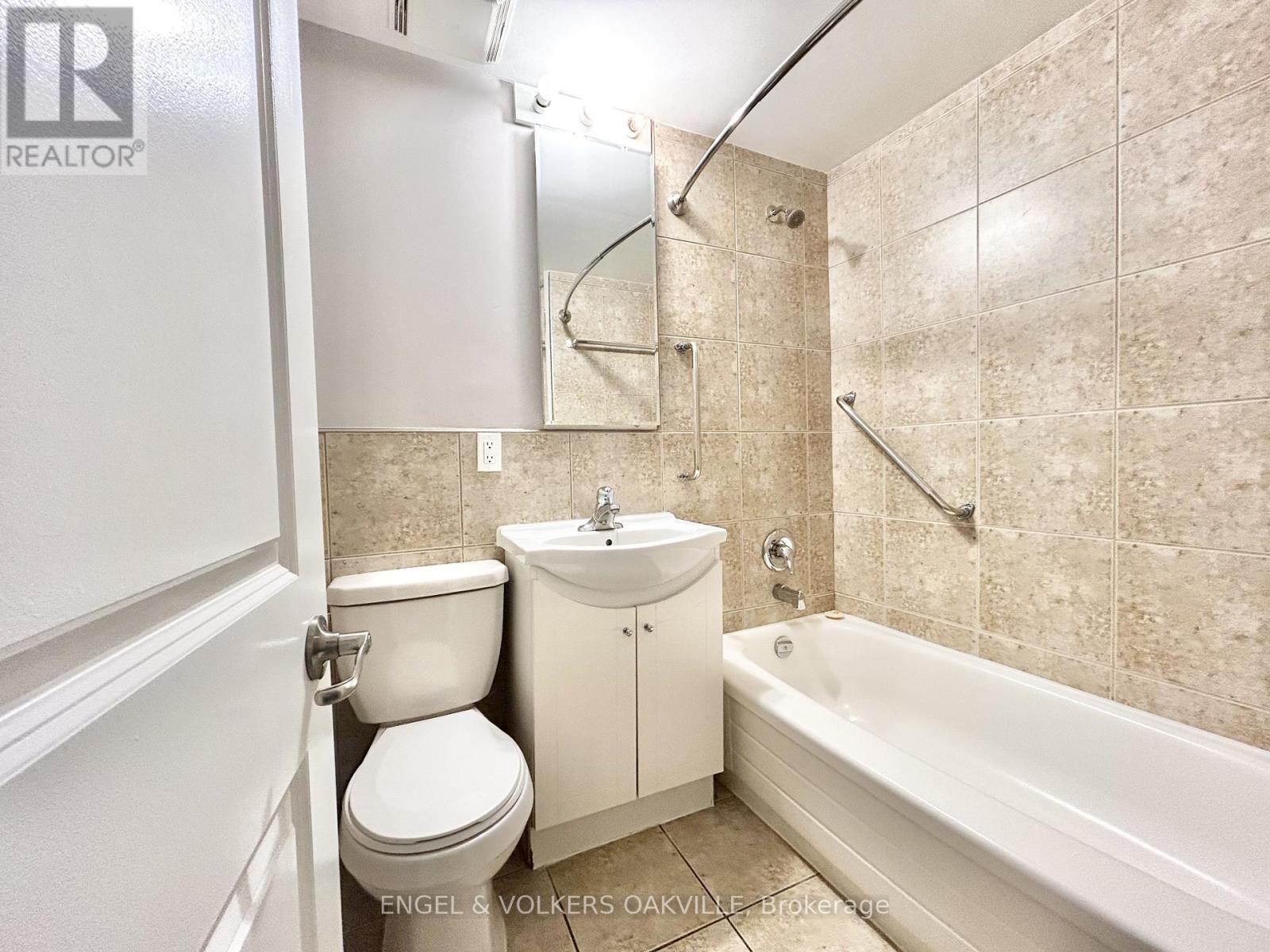 104 - 11 Thirty Third Street, Toronto, Ontario  M8W 3G7 - Photo 5 - W12604022