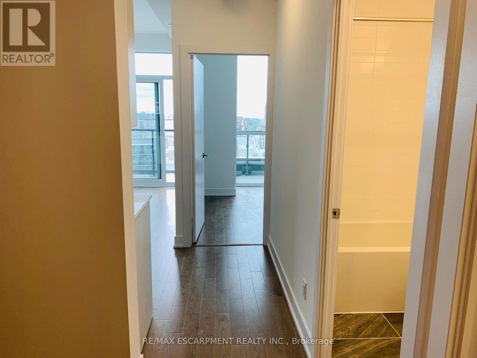 2405 - 181 Bedford Road, Toronto, Ontario  M5R 0A5 - Photo 10 - C12617514