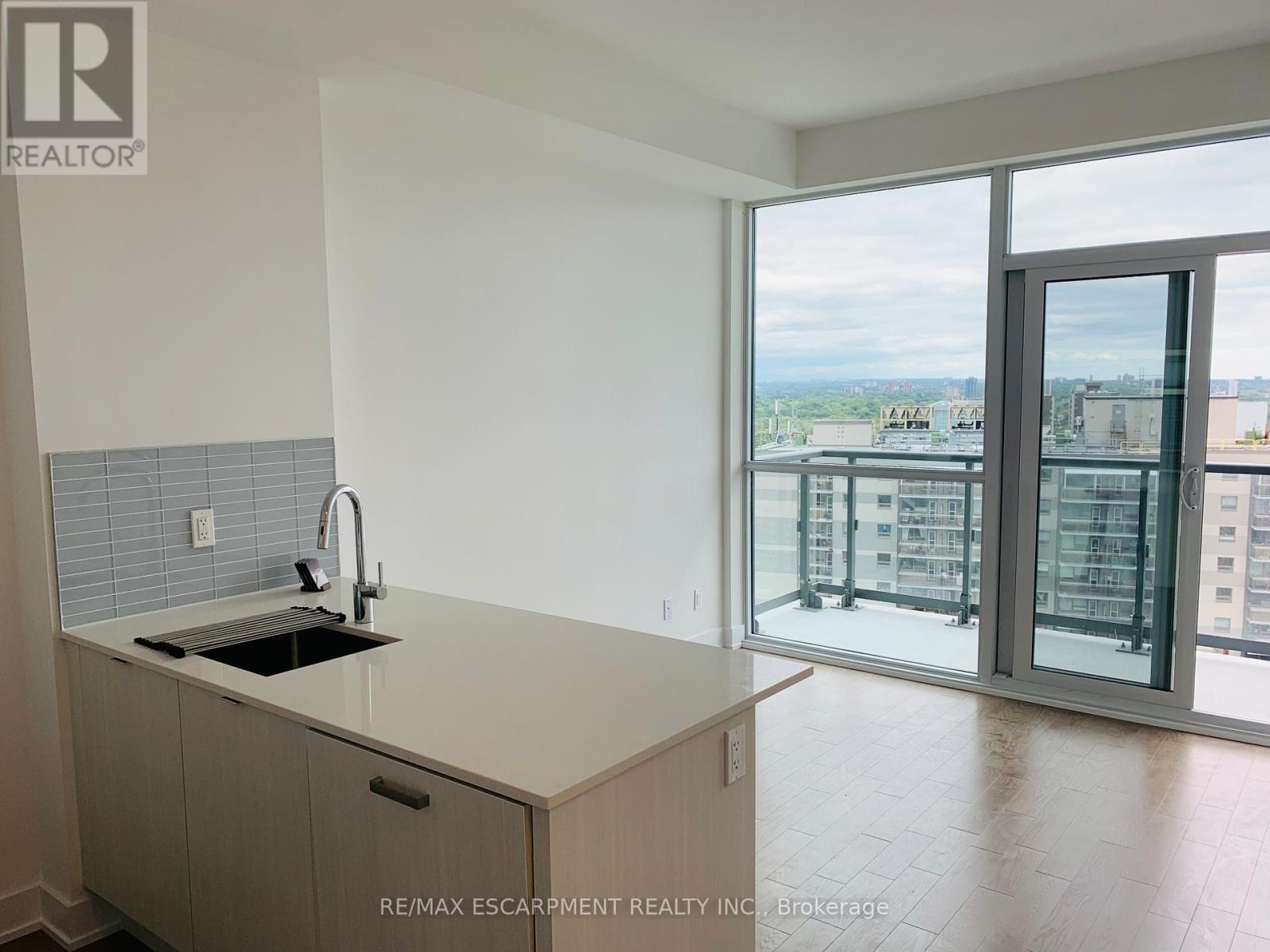 2405 - 181 Bedford Road, Toronto, Ontario  M5R 0A5 - Photo 3 - C12617514