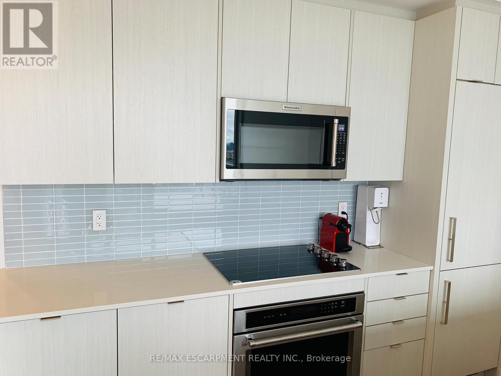 2405 - 181 Bedford Road, Toronto, Ontario  M5R 0A5 - Photo 8 - C12617514