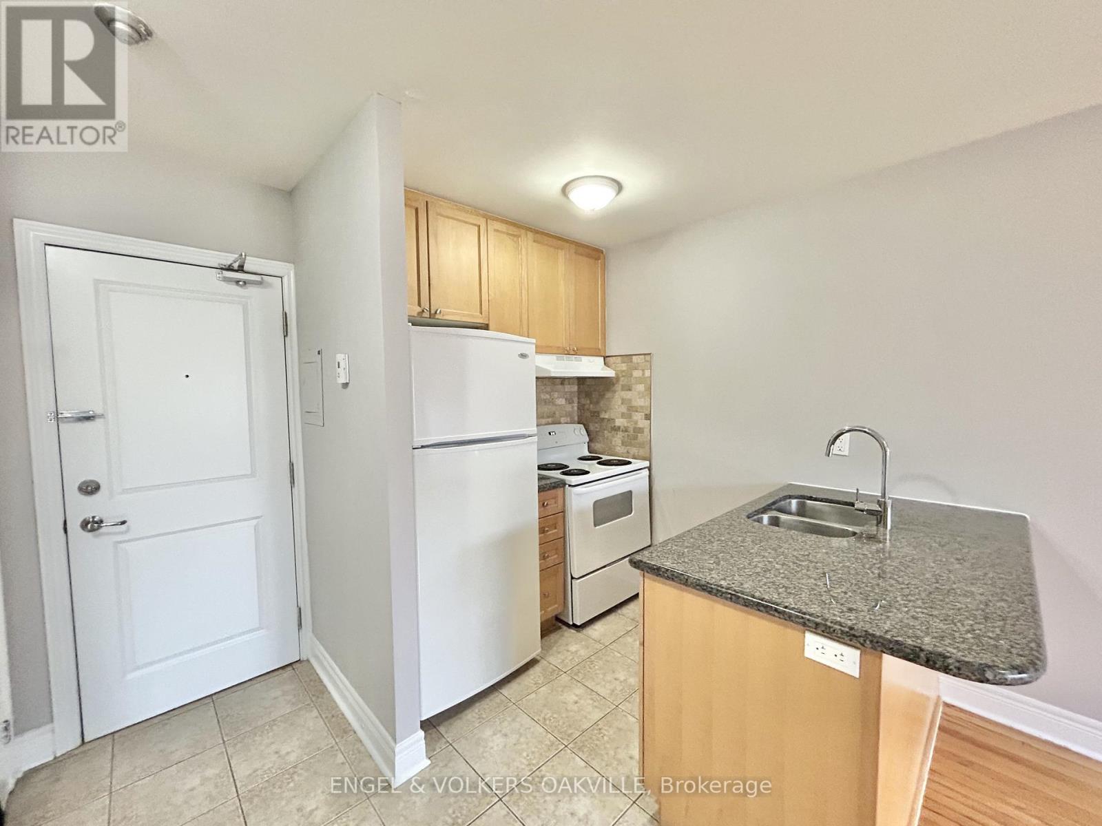 303 - 11 THIRTY THIRD STREET, Toronto, Ontario