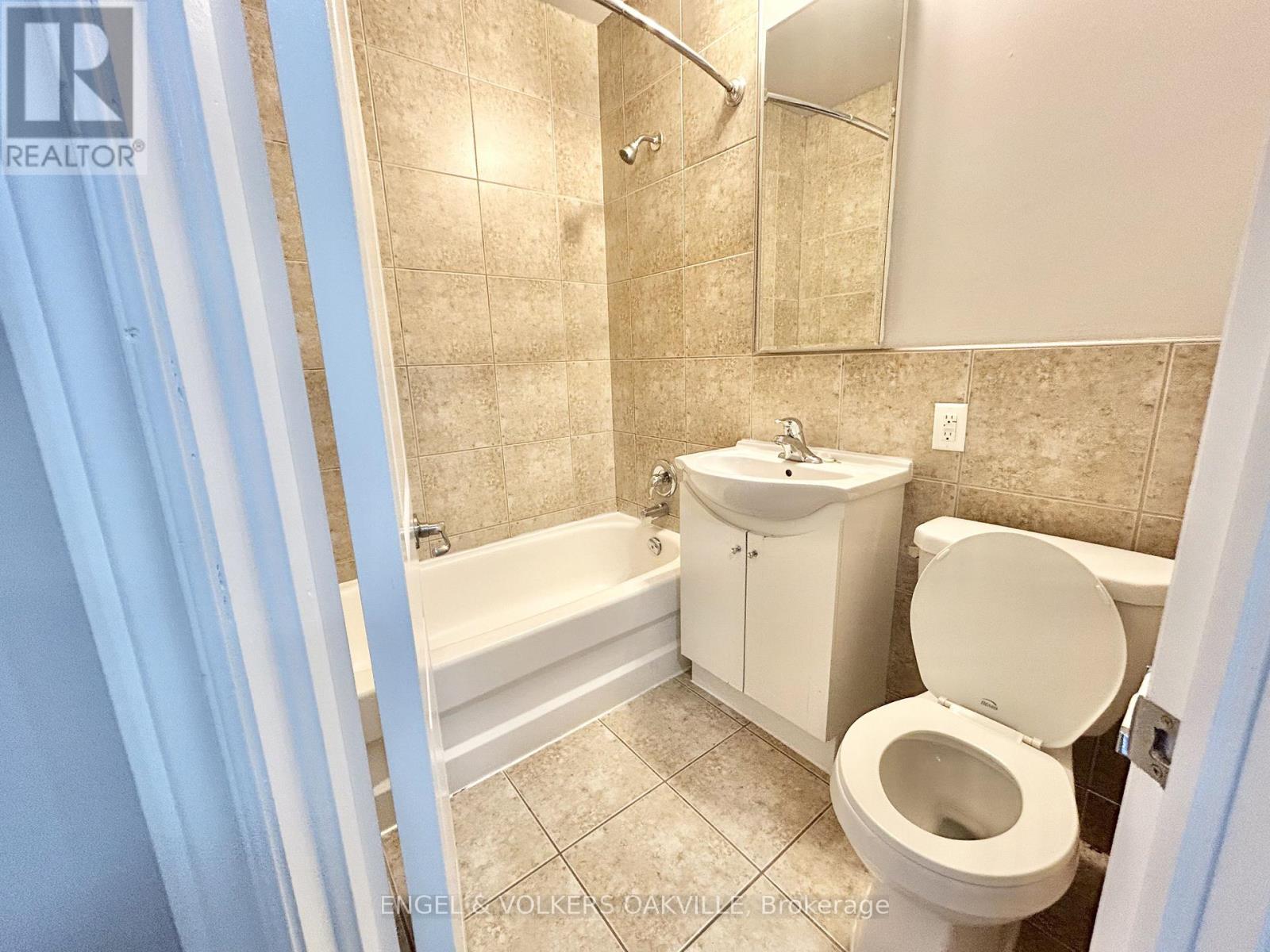 303 - 11 Thirty Third Street, Toronto, Ontario  M8W 3G7 - Photo 7 - W12604024