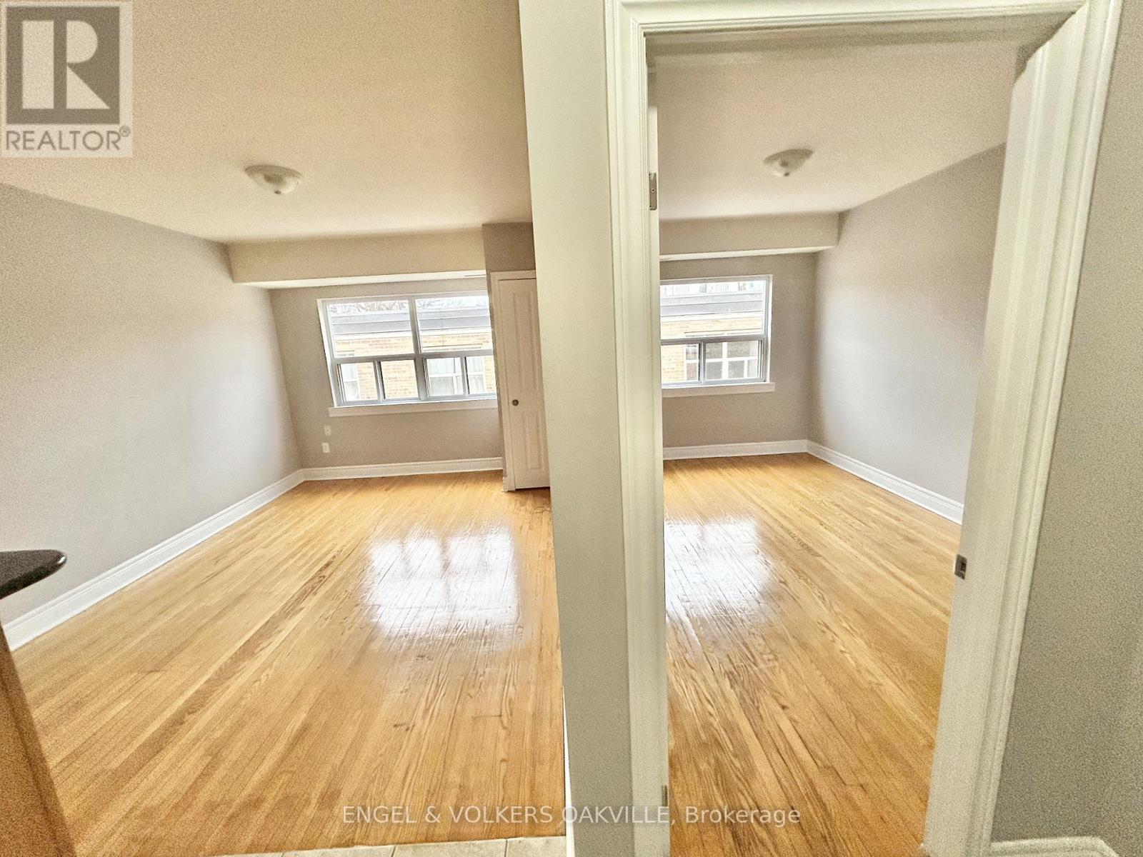 303 - 11 Thirty Third Street, Toronto, Ontario  M8W 3G7 - Photo 5 - W12604024