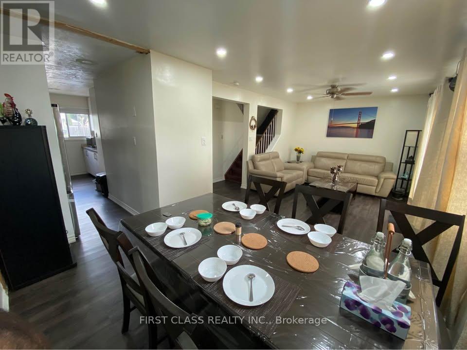 13 Greenarrow Court, Brampton, Ontario  L6S 2K1 - Photo 5 - W12617510