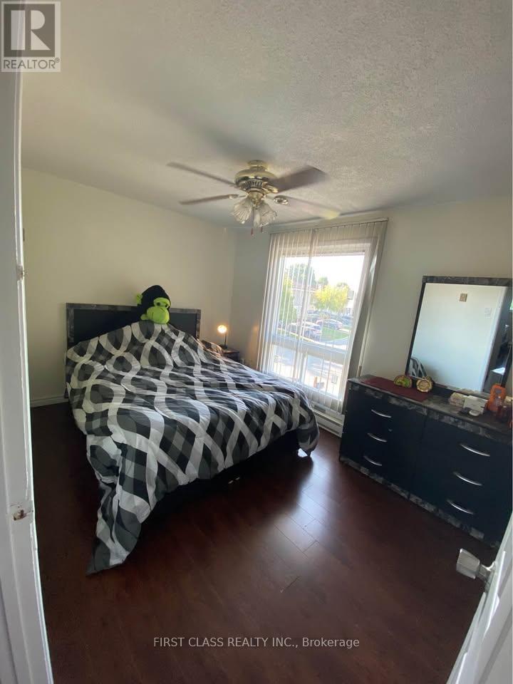 13 Greenarrow Court, Brampton, Ontario  L6S 2K1 - Photo 8 - W12617510