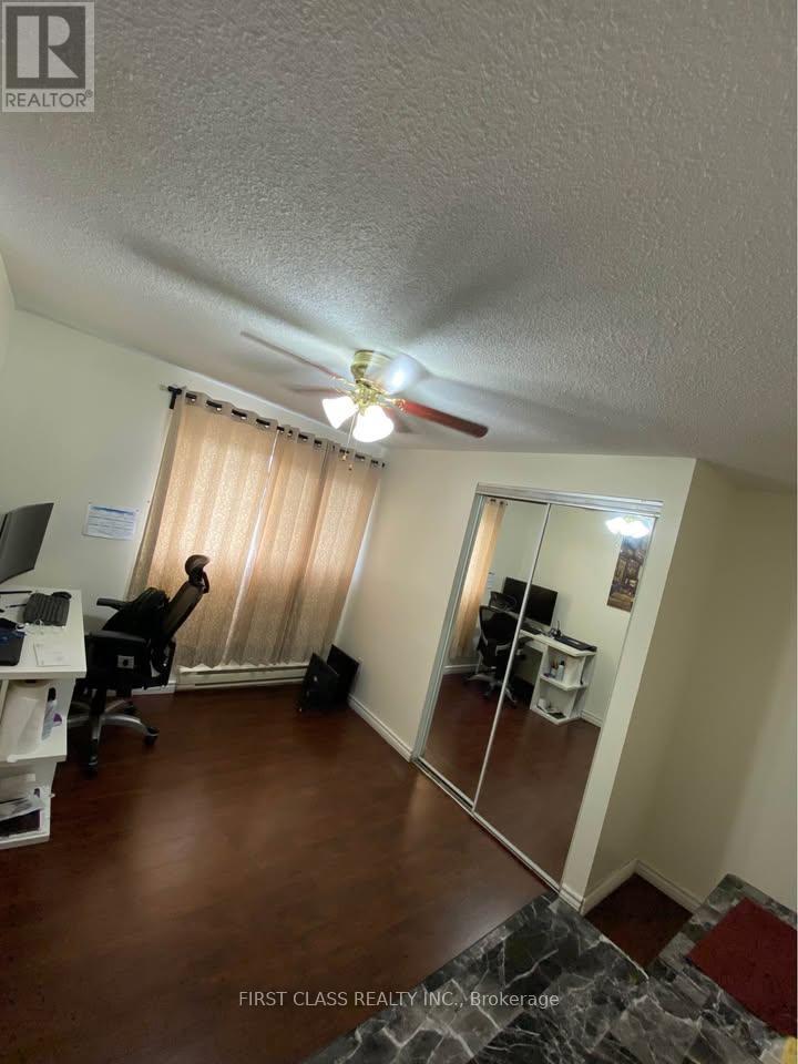 13 Greenarrow Court, Brampton, Ontario  L6S 2K1 - Photo 9 - W12617510