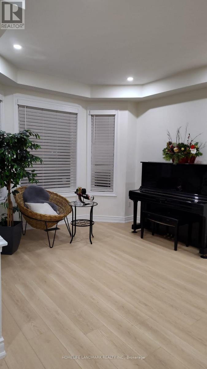 3861 Mulligan Cross, Mississauga, Ontario  L5M 7B2 - Photo 6 - W12611752