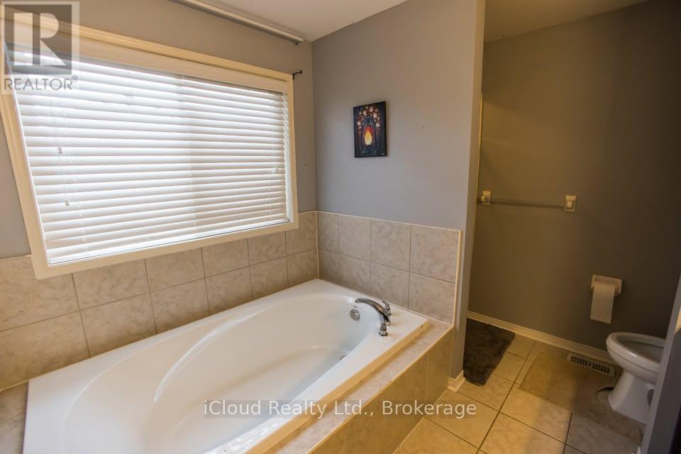 81 Crown Victoria ( Upper) Drive, Brampton, Ontario  L7A 3X1 - Photo 20 - W12618372