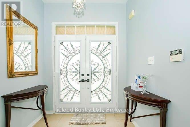 81 Crown Victoria ( Upper) Drive, Brampton, Ontario  L7A 3X1 - Photo 3 - W12618372