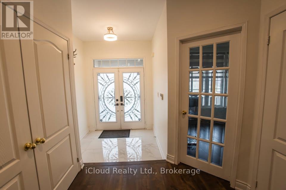 81 Crown Victoria ( Upper) Drive, Brampton, Ontario  L7A 3X1 - Photo 4 - W12618372