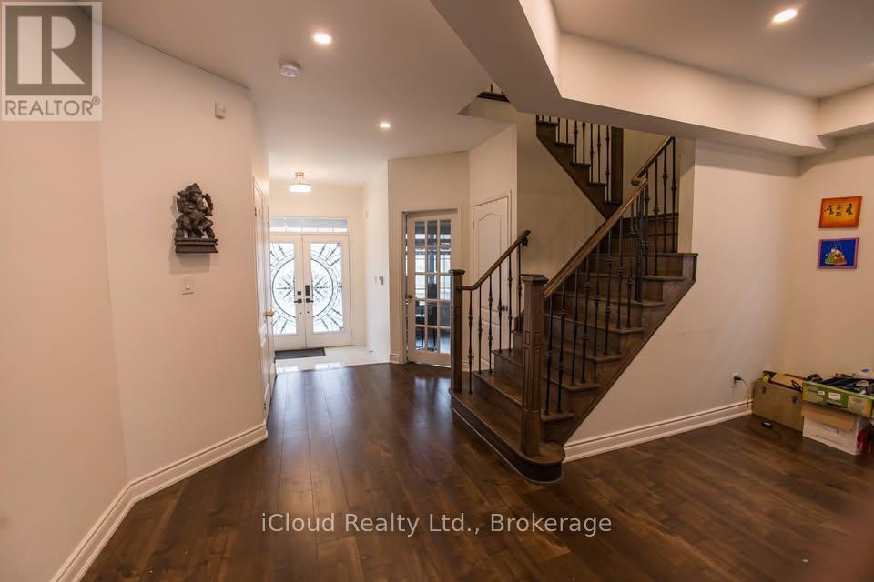 81 Crown Victoria ( Upper) Drive, Brampton, Ontario  L7A 3X1 - Photo 5 - W12618372