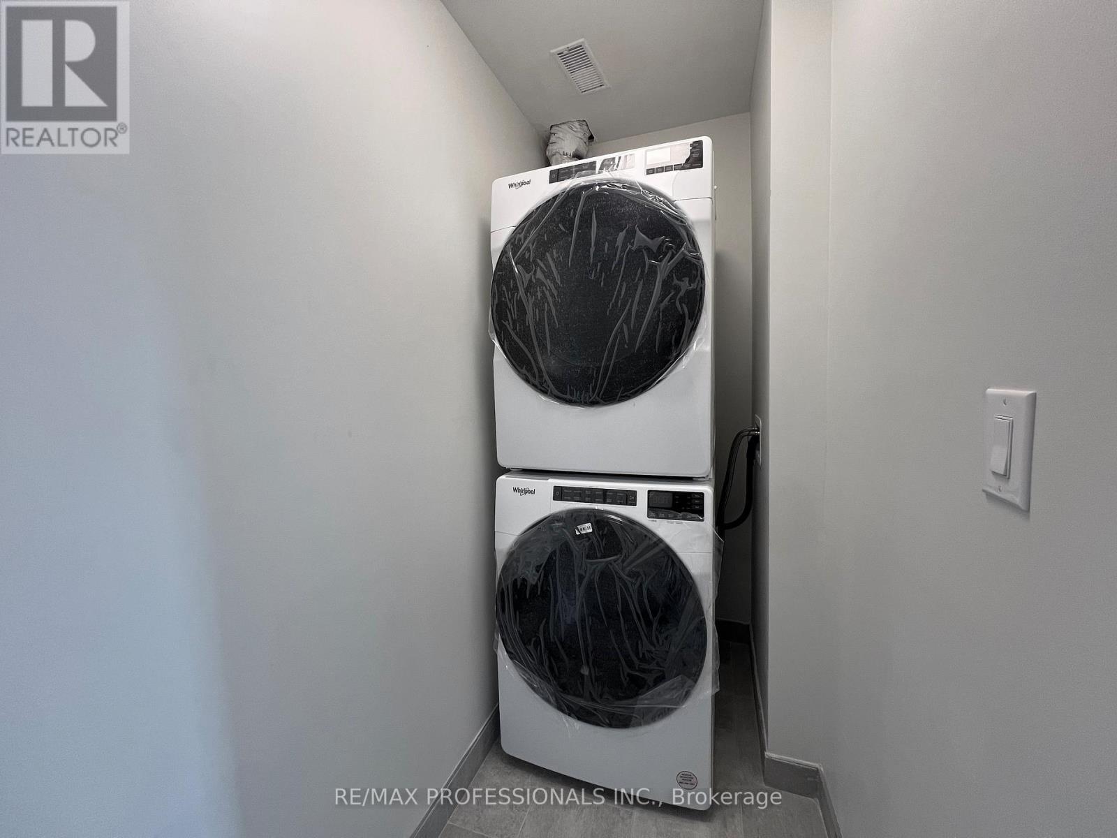 141 - 62 Dixfield Drive, Toronto, Ontario  M9C 3W1 - Photo 15 - W12618382