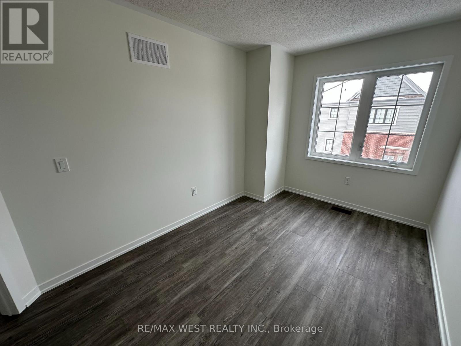 129 - 50 Seahorse Common, Cambridge, Ontario  N1R 5S2 - Photo 11 - X12618112