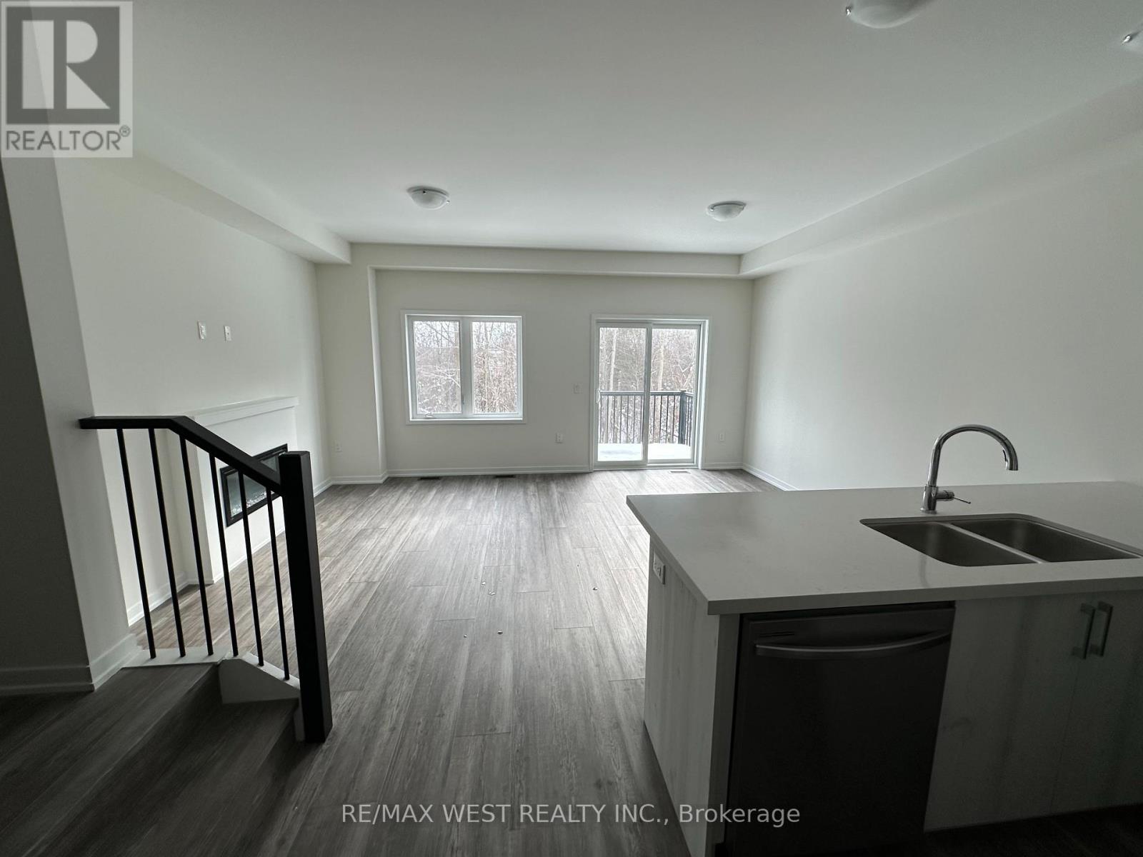 129 - 50 Seahorse Common, Cambridge, Ontario  N1R 5S2 - Photo 2 - X12618112