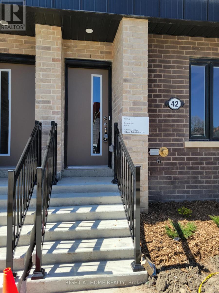 4 - 42 Case Ootes Drive, Toronto, Ontario  M4A 0A9 - Photo 3 - C12619106