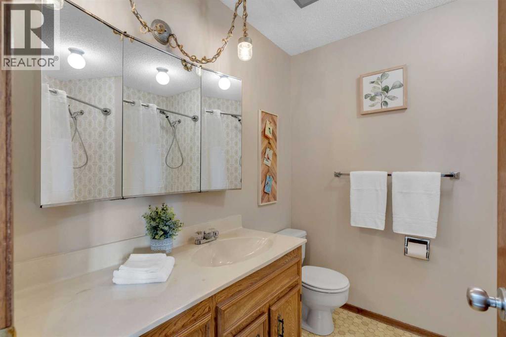 244 Ranchridge Court Nw, Calgary, Alberta  T3G 1W5 - Photo 19 - A2273569