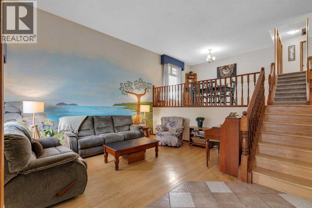 244 Ranchridge Court Nw, Calgary, Alberta  T3G 1W5 - Photo 2 - A2273569