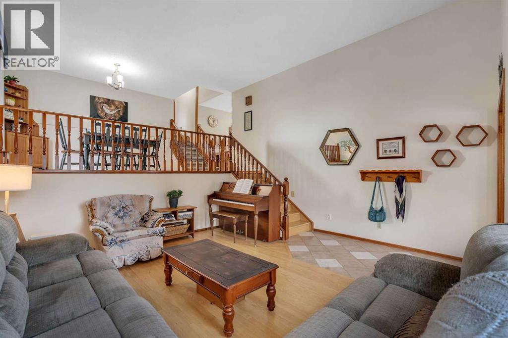 244 Ranchridge Court Nw, Calgary, Alberta  T3G 1W5 - Photo 4 - A2273569