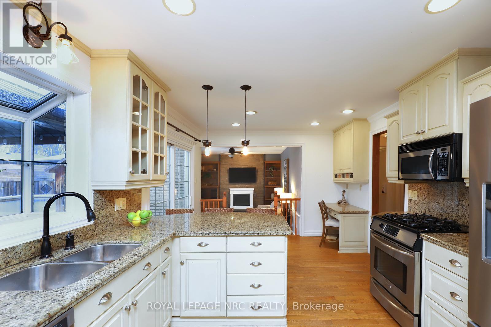 4 Cindy Court, Grimsby, Ontario  L3M 4N9 - Photo 11 - X12618638