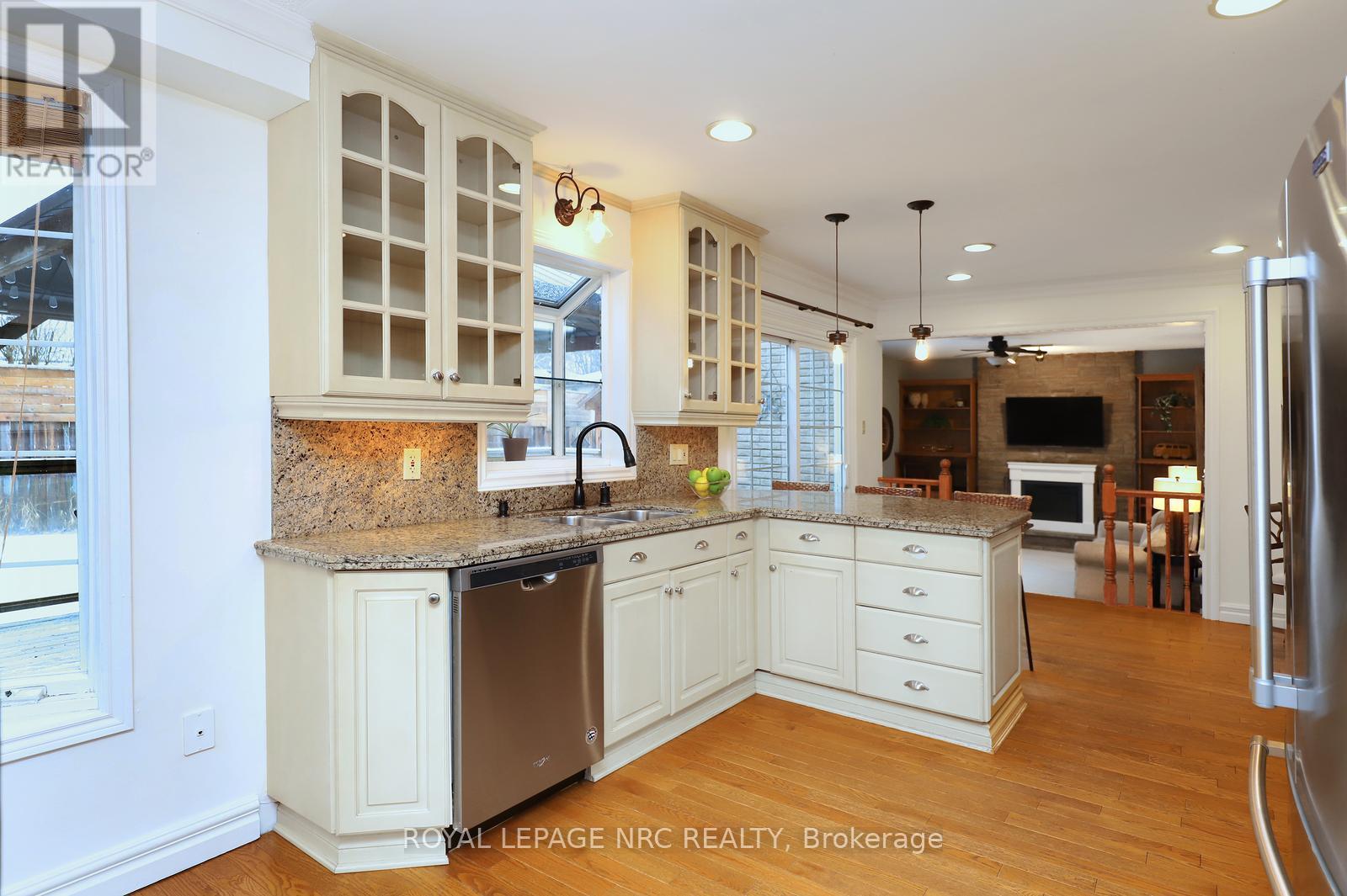 4 Cindy Court, Grimsby, Ontario  L3M 4N9 - Photo 9 - X12618638