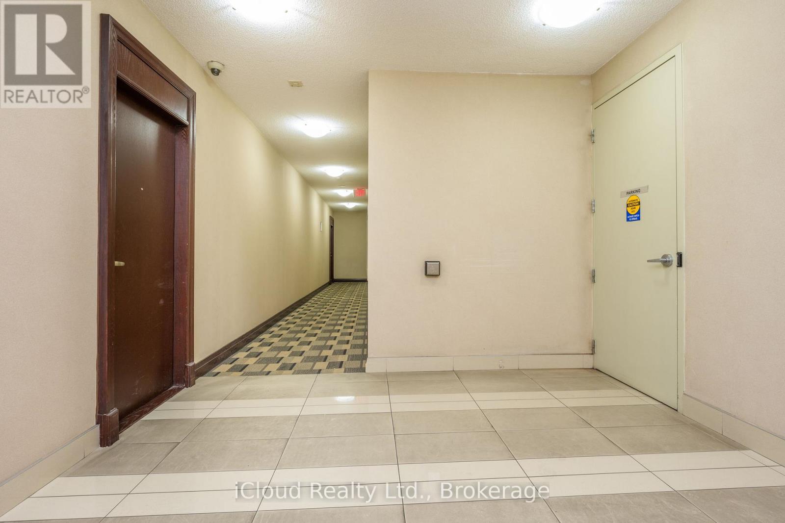307 - 208 Enfield Place, Mississauga, Ontario  L5B 0G8 - Photo 4 - W12614408
