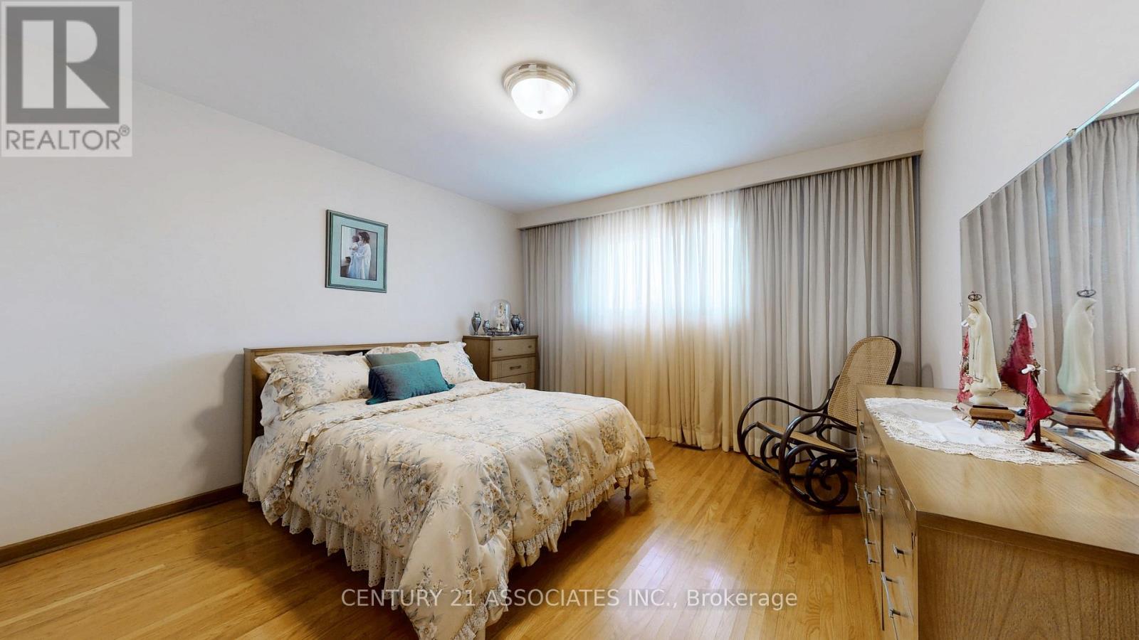 1217 Alexandra Avenue, Mississauga, Ontario  L5E 2A4 - Photo 19 - W12475265