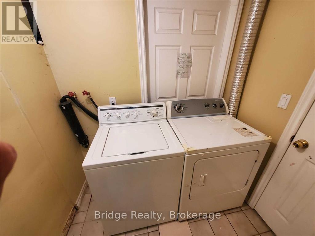 7075 Magic Court, Mississauga (Malton), Ontario  L4T 3A2 - Photo 14 - W12620490