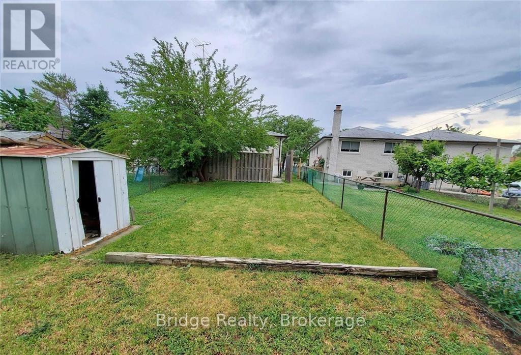 7075 Magic Court, Mississauga (Malton), Ontario  L4T 3A2 - Photo 15 - W12620490