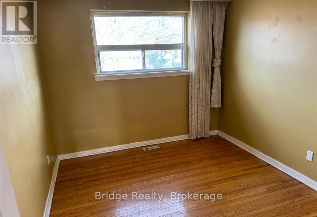 7075 Magic Court, Mississauga (Malton), Ontario  L4T 3A2 - Photo 6 - W12620490