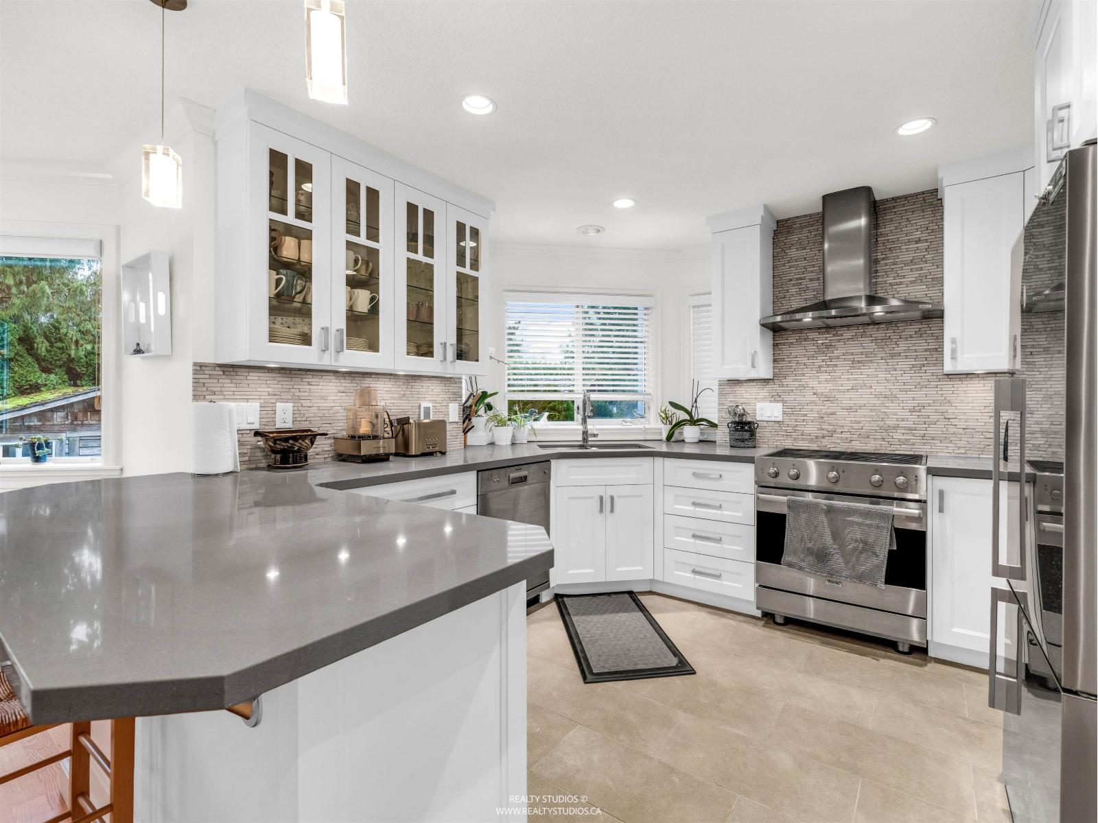 8594 212 Street, Langley, British Columbia  V1M 2E7 - Photo 4 - R3073226