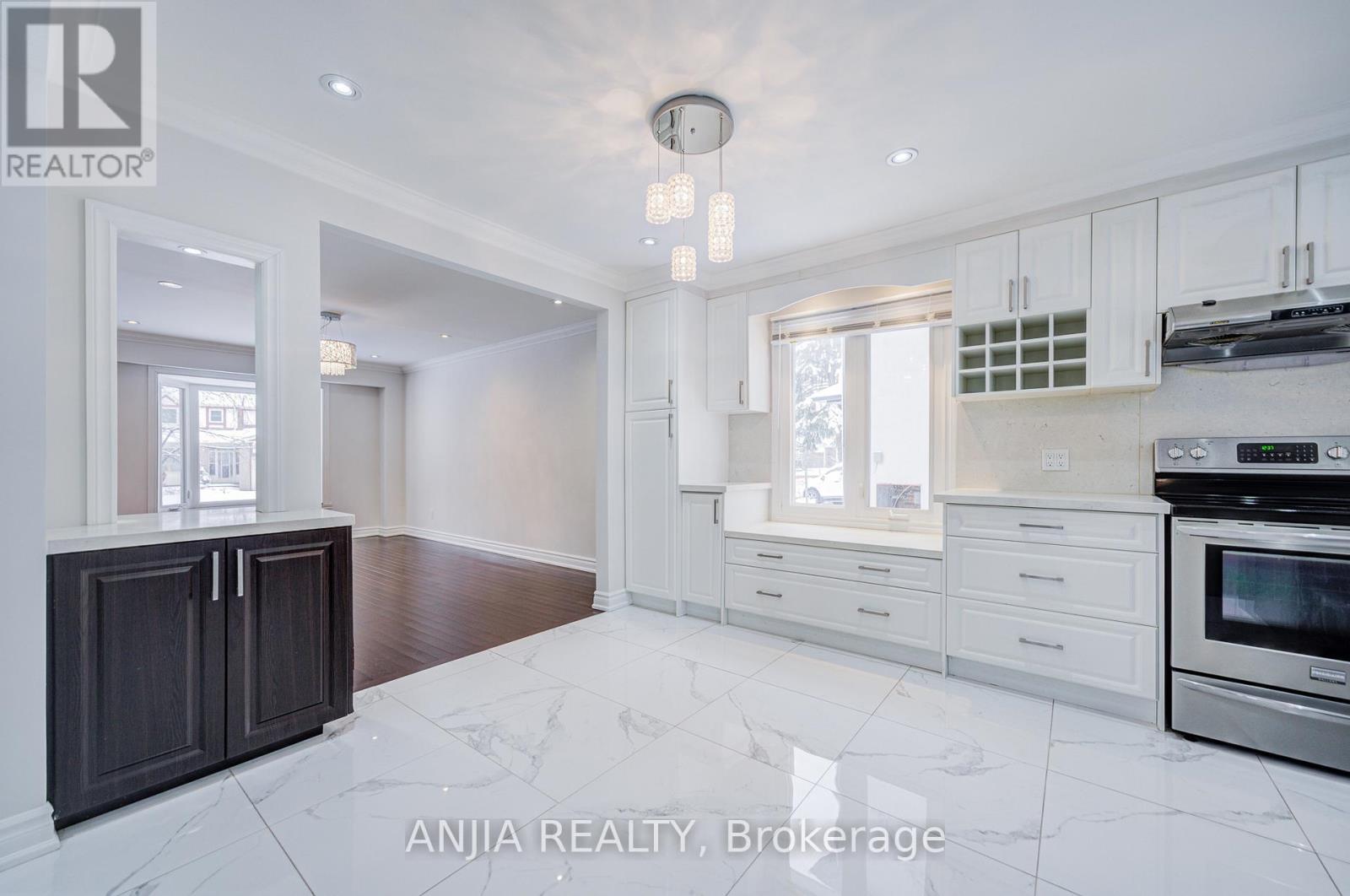 26 Longbow Square, Toronto, Ontario  M1W 2W7 - Photo 11 - E12621056