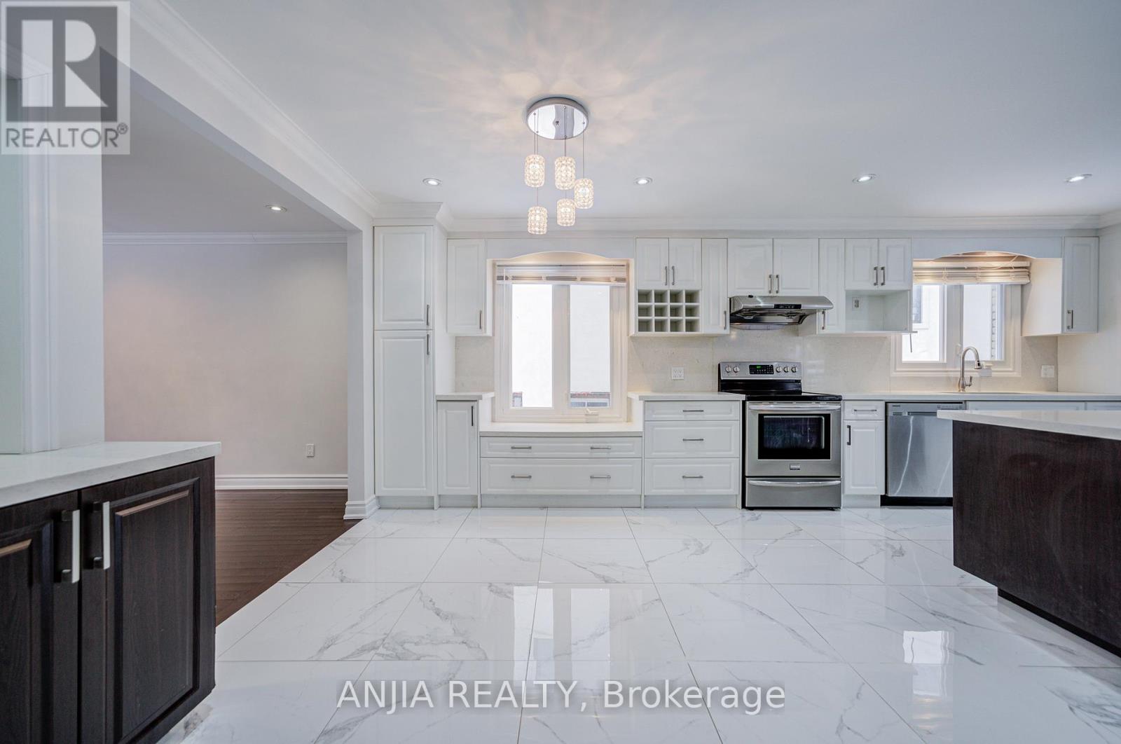 26 Longbow Square, Toronto, Ontario  M1W 2W7 - Photo 13 - E12621056