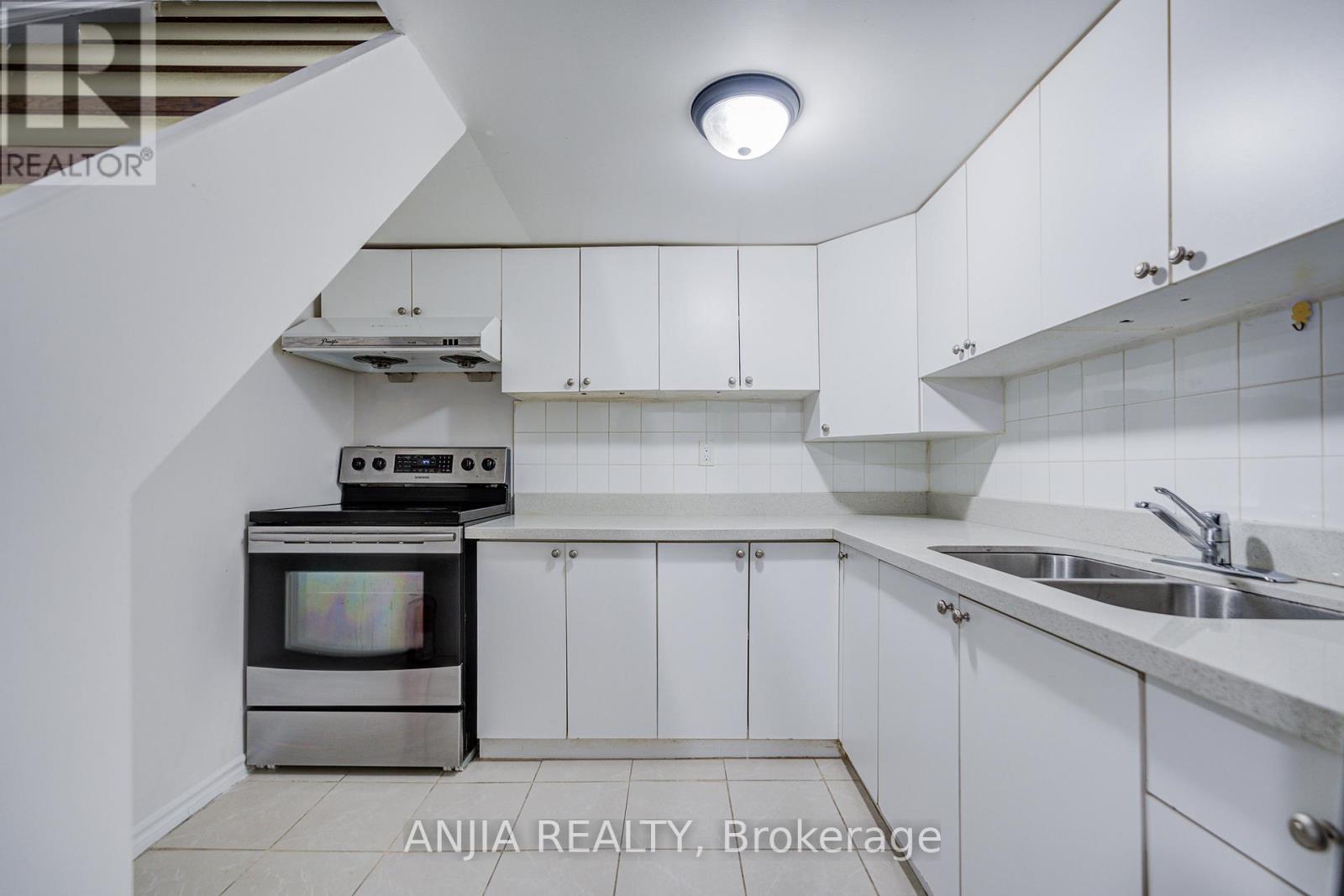 26 Longbow Square, Toronto, Ontario  M1W 2W7 - Photo 38 - E12621056